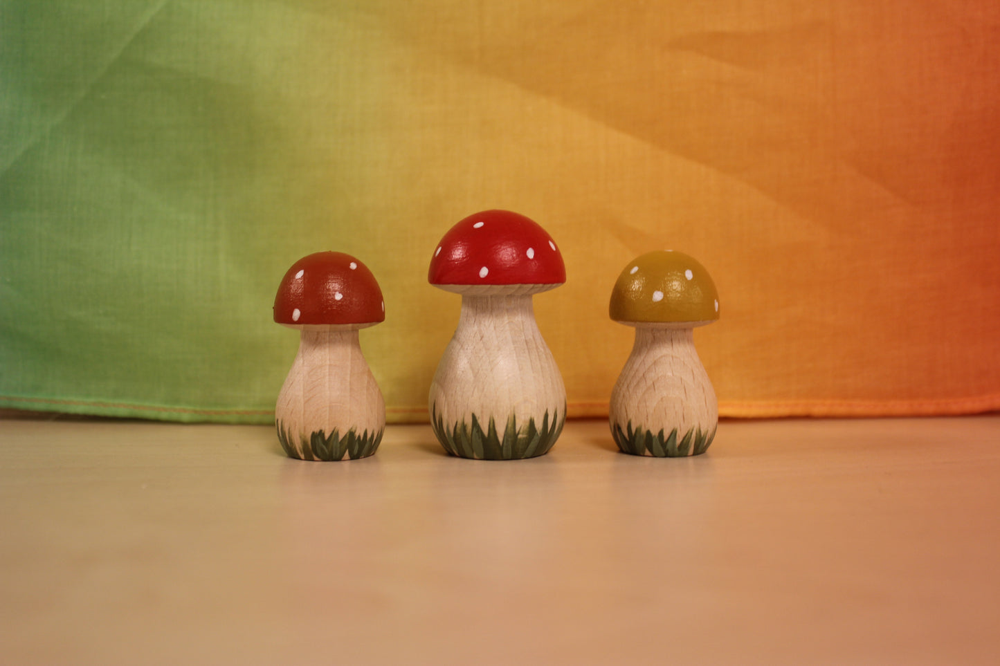 Pegdoll set van 3 paddenstoelen met gras