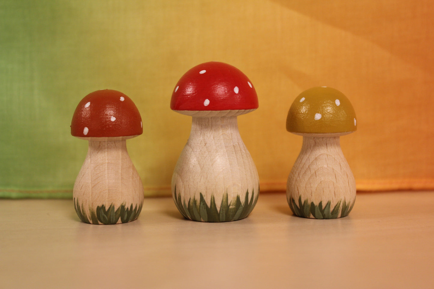 Pegdoll set van 3 paddenstoelen met gras