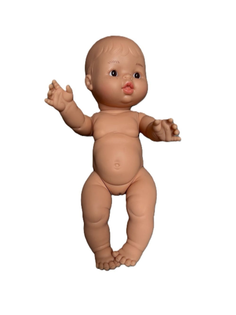 Pop Gordi meisje bloot blank sproetjes bruine ogen