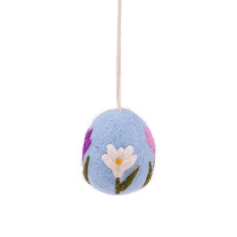 Hanger ei lichtblauw met bloemetjes