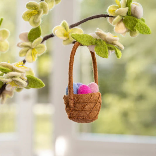 Hanger mandje met paaseitjes