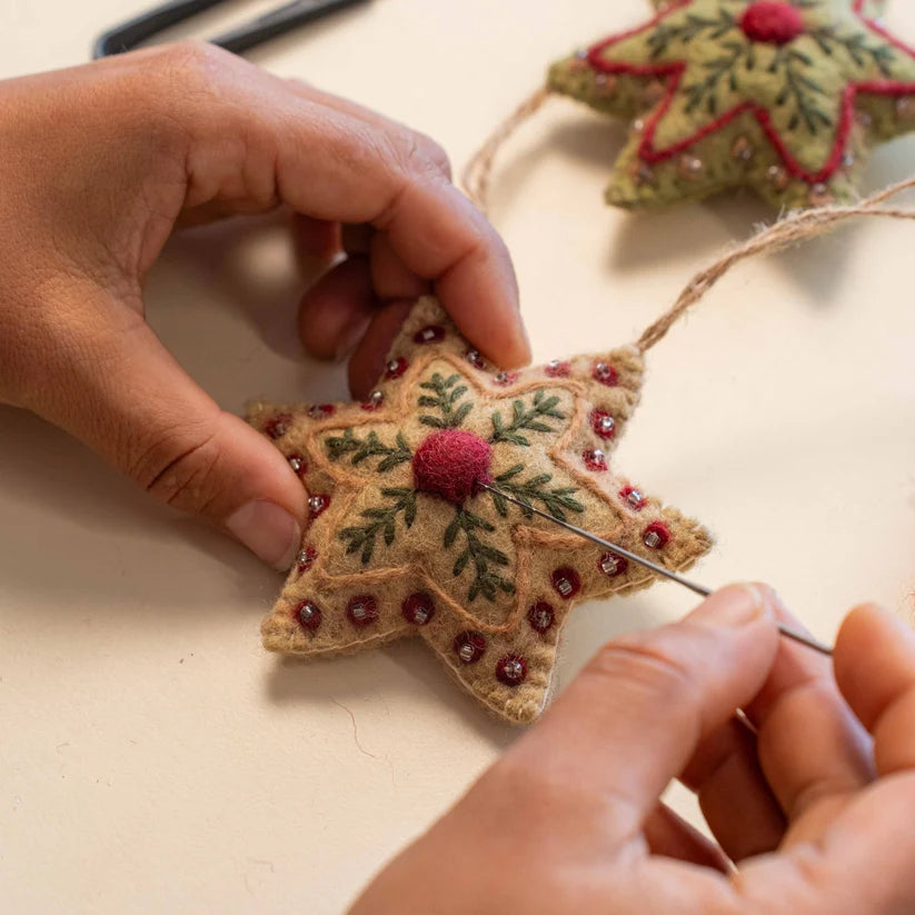 Hanger ster embroidery beige