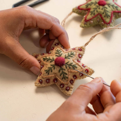 Hanger ster embroidery beige