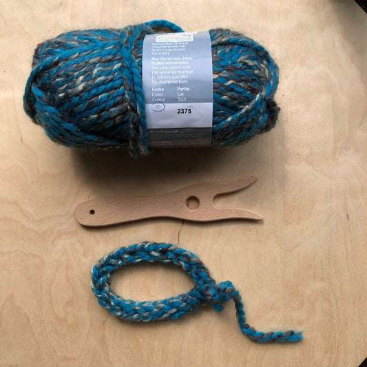 Breivork met wol blauwgroen met goud