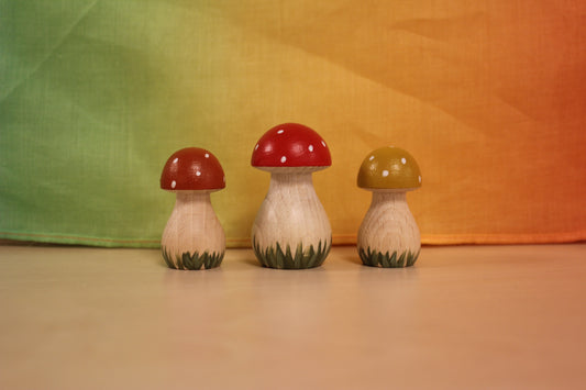 Pegdoll set van 3 paddenstoelen met gras