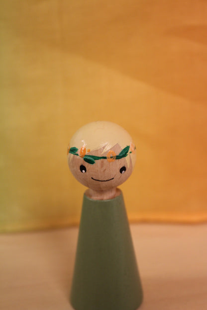 Pegdoll bloemenkindje groen met blonde haren