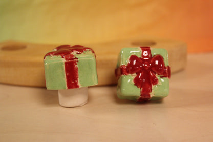 Keramiek steker cadeautje lichtgroen