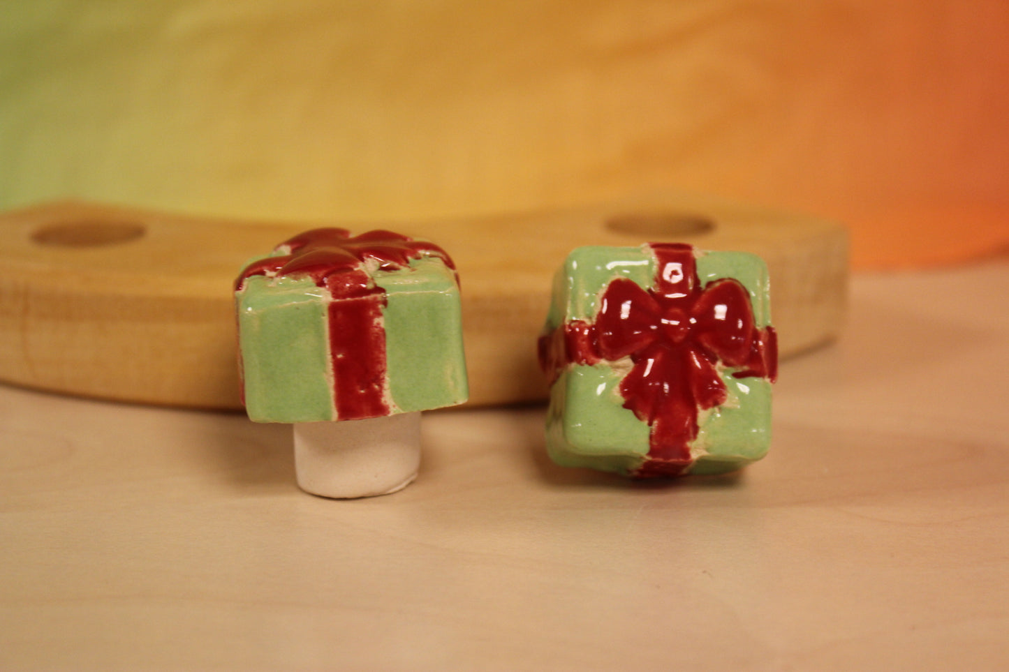 Keramiek steker cadeautje lichtgroen