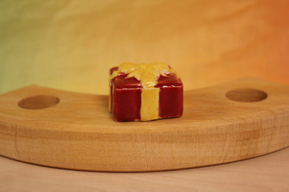 Keramiek steker cadeautje rood