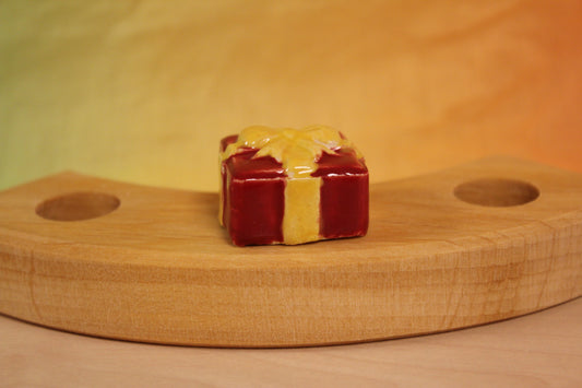 Keramiek steker cadeautje rood