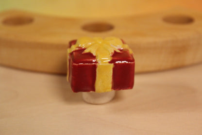 Keramiek steker cadeautje rood