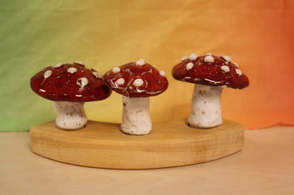 Keramiek steker paddenstoel met witte stippen