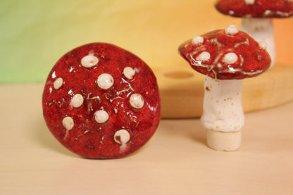 Keramiek steker paddenstoel met witte stippen