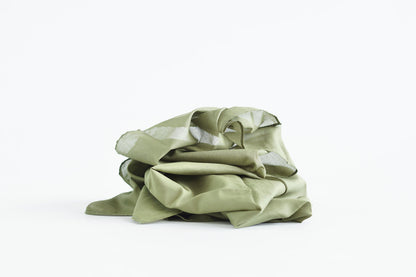 Laura's play cotton olive green 90 x 90 cm