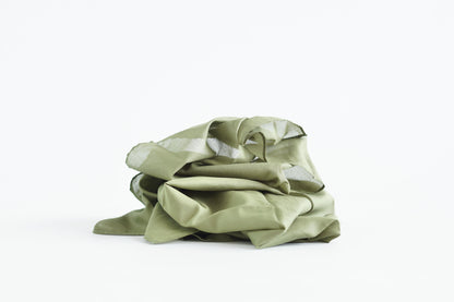 Laura's play cotton olive green 50 x 50 cm