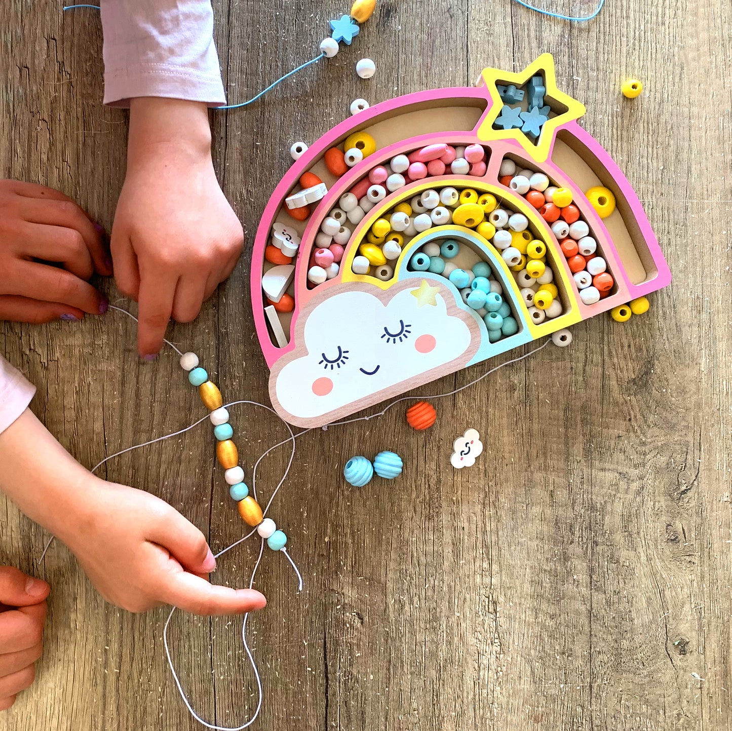 Houten kralen regenboog