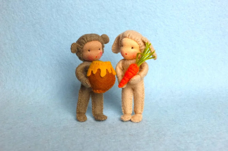 Beertje met honingpot en konijntje met wortel