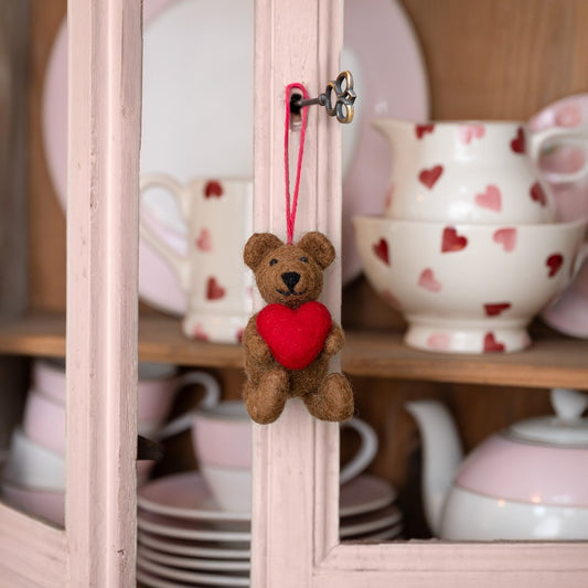 Hanger beer met hart rood