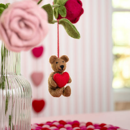 Hanger beer met hart rood