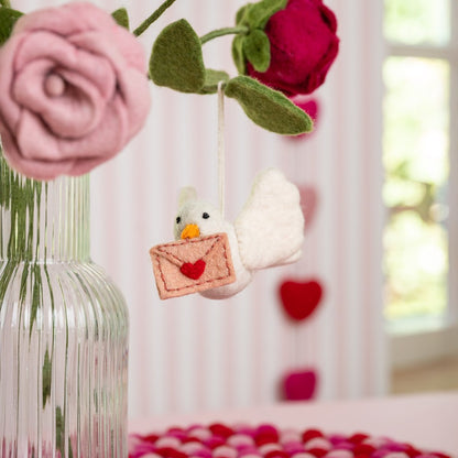 Hanger duif love is in the air