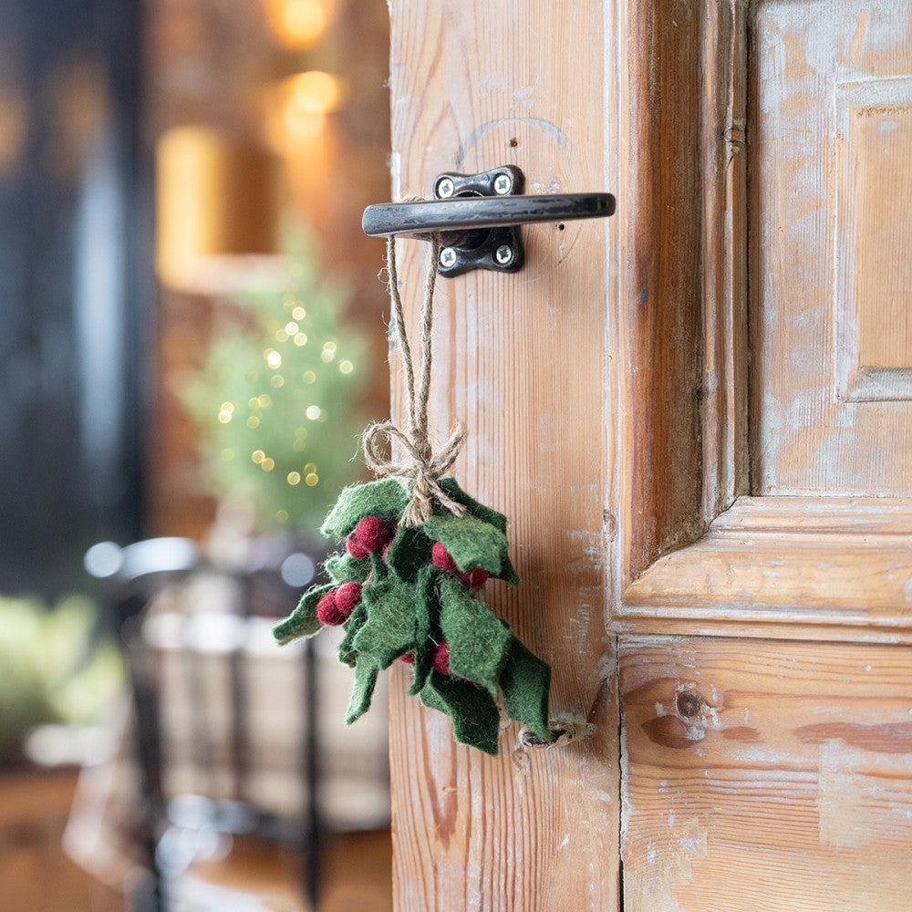 Hanger holly berry medium