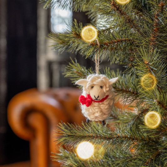 Hanger schaap met rode sjaal