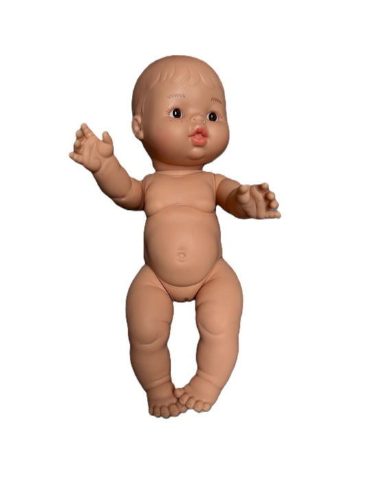 Pop Gordi meisje bloot blank sproetjes bruine ogen