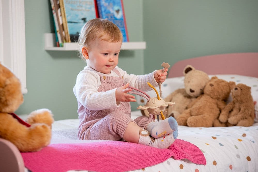 Tickit silisoft zip pull toy aardekleuren